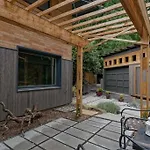 #Stayinmydistrict Multnomah Village Modern Retreat