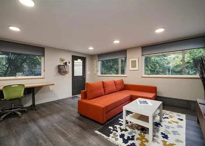 #Stayinmydistrict Multnomah Village Modern Retreat
