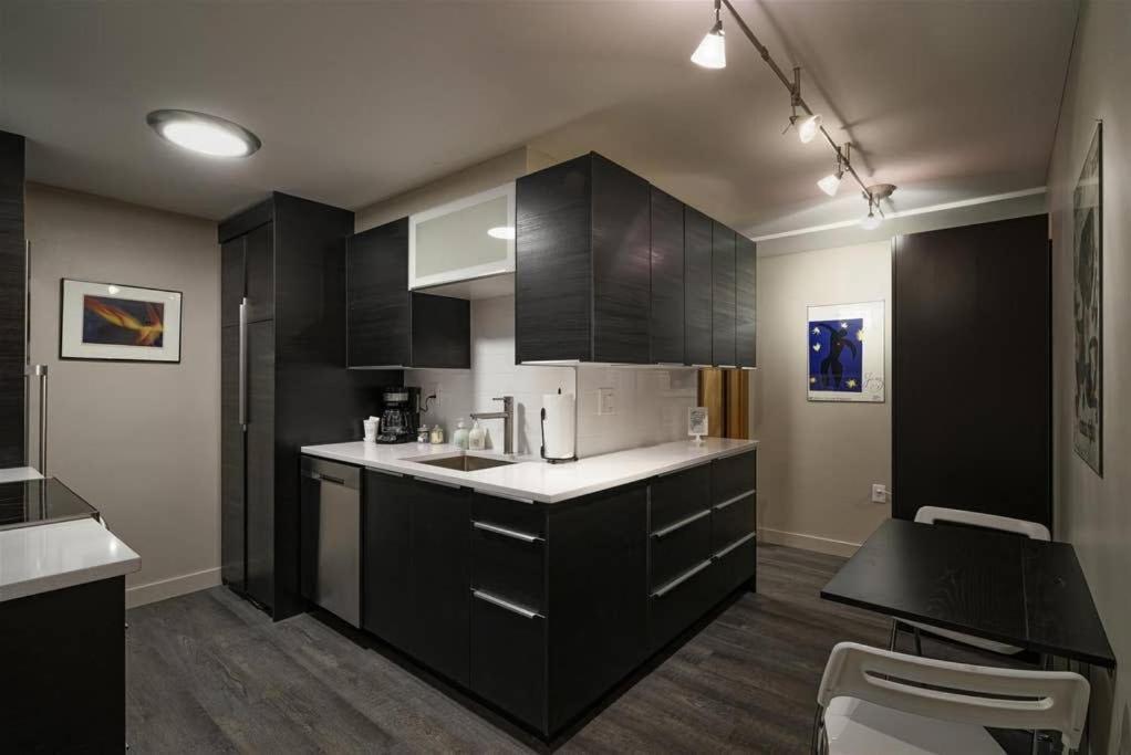 #stayinmydistrict Multnomah Village Modern Retreat Apartment Portland