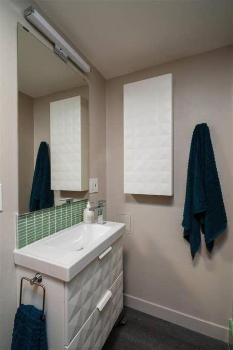 #stayinmydistrict Multnomah Village Modern Retreat