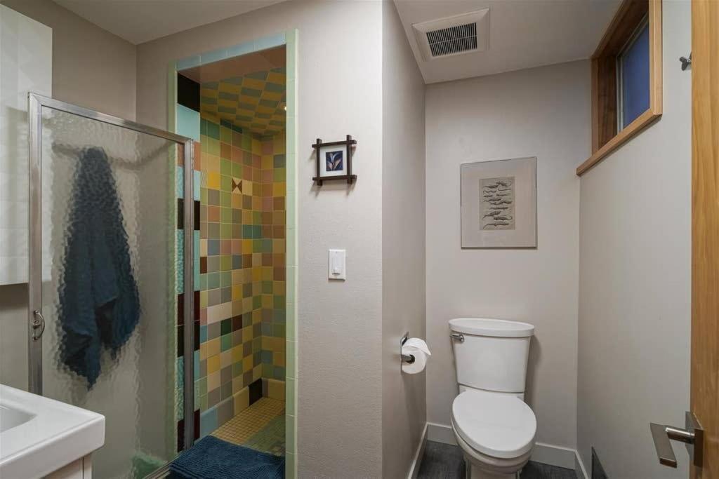 #stayinmydistrict Multnomah Village Modern Retreat *
