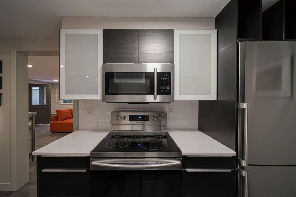 #stayinmydistrict Multnomah Village Modern Retreat * Portland