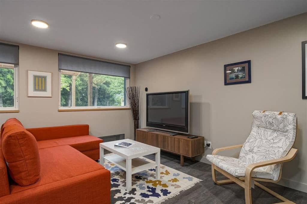 #stayinmydistrict Multnomah Village Modern Retreat Apartment *