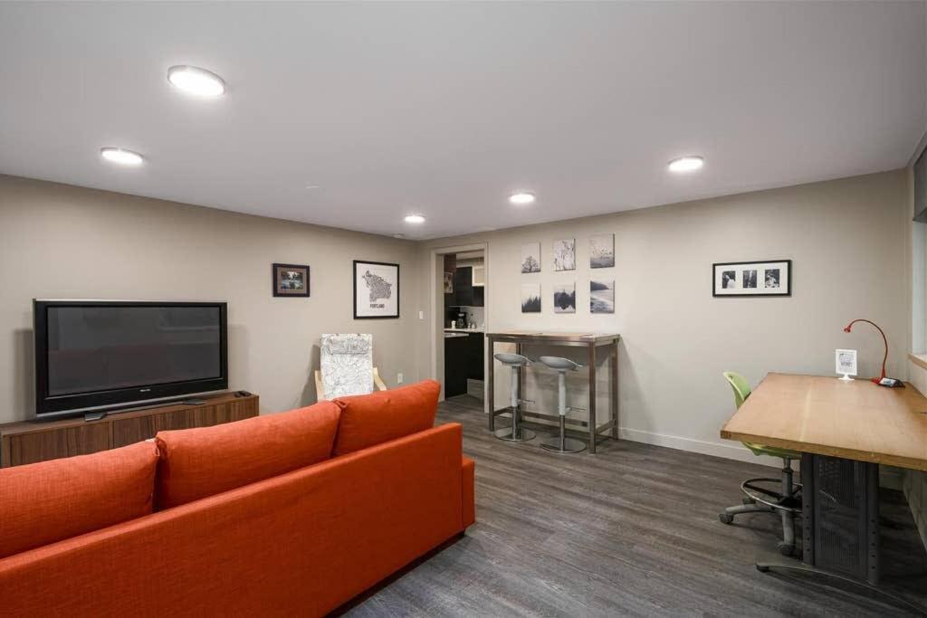 #stayinmydistrict Multnomah Village Modern Retreat * Portland