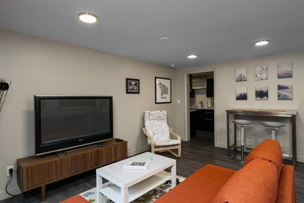 #stayinmydistrict Multnomah Village Modern Retreat